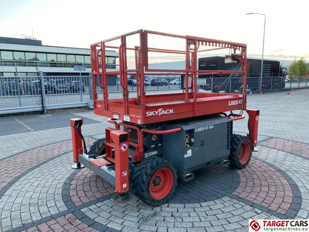 SkyJack SJ6826RT Diesel 4x4 Scissor 6826 Work Lift 992cm - Ножничный подъемник: фото 3 SkyJack SJ6826RT Diesel 4x4 Scissor 6826 Work Lift 992cm - Ножничный подъемник: фото 3