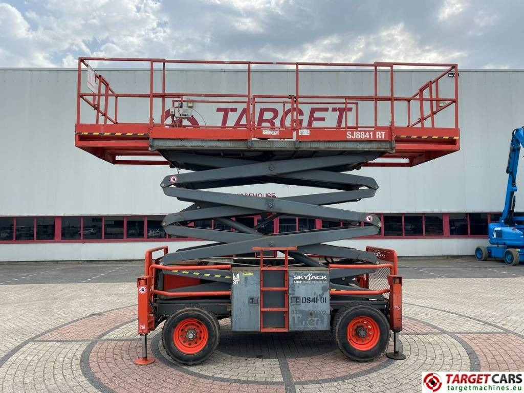 SkyJack SJ8841 RT Diesel 4x4 Scissor Work Lift 1430cm - Ножничный подъемник: фото 5 SkyJack SJ8841 RT Diesel 4x4 Scissor Work Lift 1430cm - Ножничный подъемник: фото 5