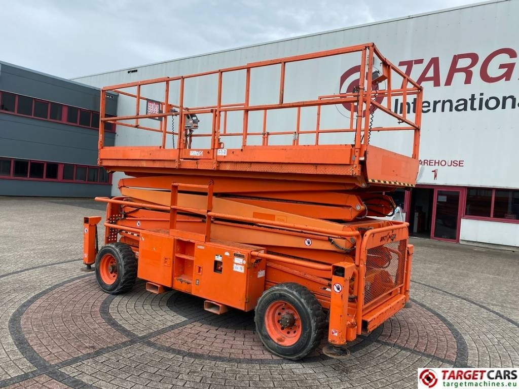 SkyJack SJ9250 RT Diesel 4x4 Scissor Work Lift 1720cm - Ножничный подъемник: фото 4 SkyJack SJ9250 RT Diesel 4x4 Scissor Work Lift 1720cm - Ножничный подъемник: фото 4