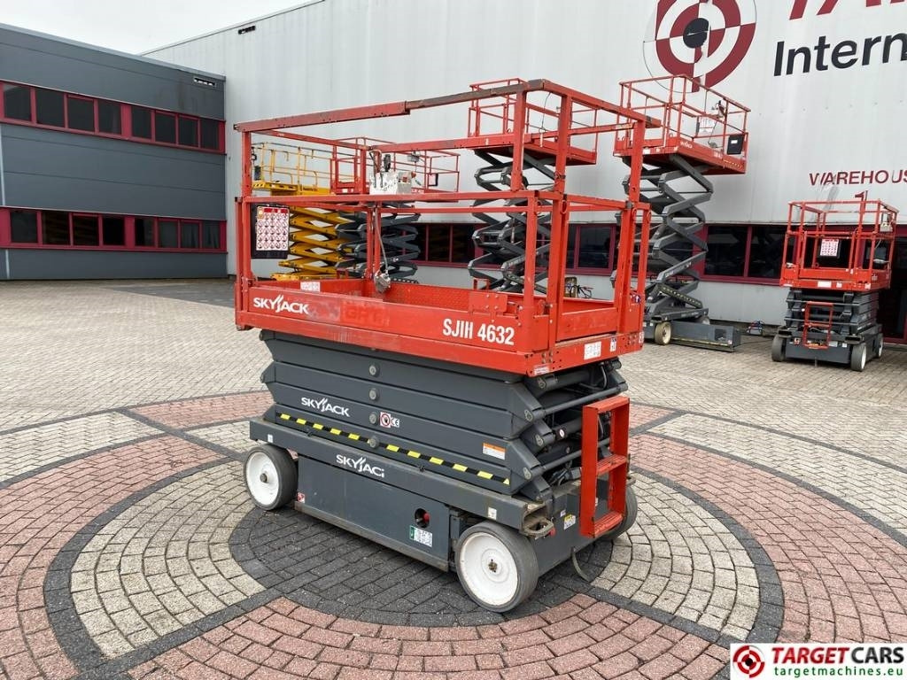 SkyJack SJIII-4632 Electric 4632 Scissor Work Lift 1170cm - Ножничный подъемник: фото 4 SkyJack SJIII-4632 Electric 4632 Scissor Work Lift 1170cm - Ножничный подъемник: фото 4