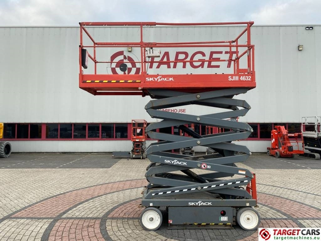 SkyJack SJIII-4632 Electric 4632 Scissor Work Lift 1170cm - Ножничный подъемник: фото 5 SkyJack SJIII-4632 Electric 4632 Scissor Work Lift 1170cm - Ножничный подъемник: фото 5