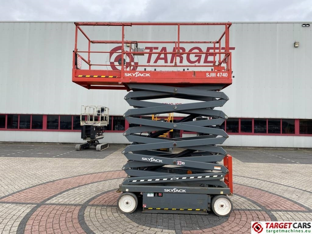 SkyJack SJIII-4740 Electric 4740 Scissor Work Lift 1380cm - Ножничный подъемник: фото 5 SkyJack SJIII-4740 Electric 4740 Scissor Work Lift 1380cm - Ножничный подъемник: фото 5