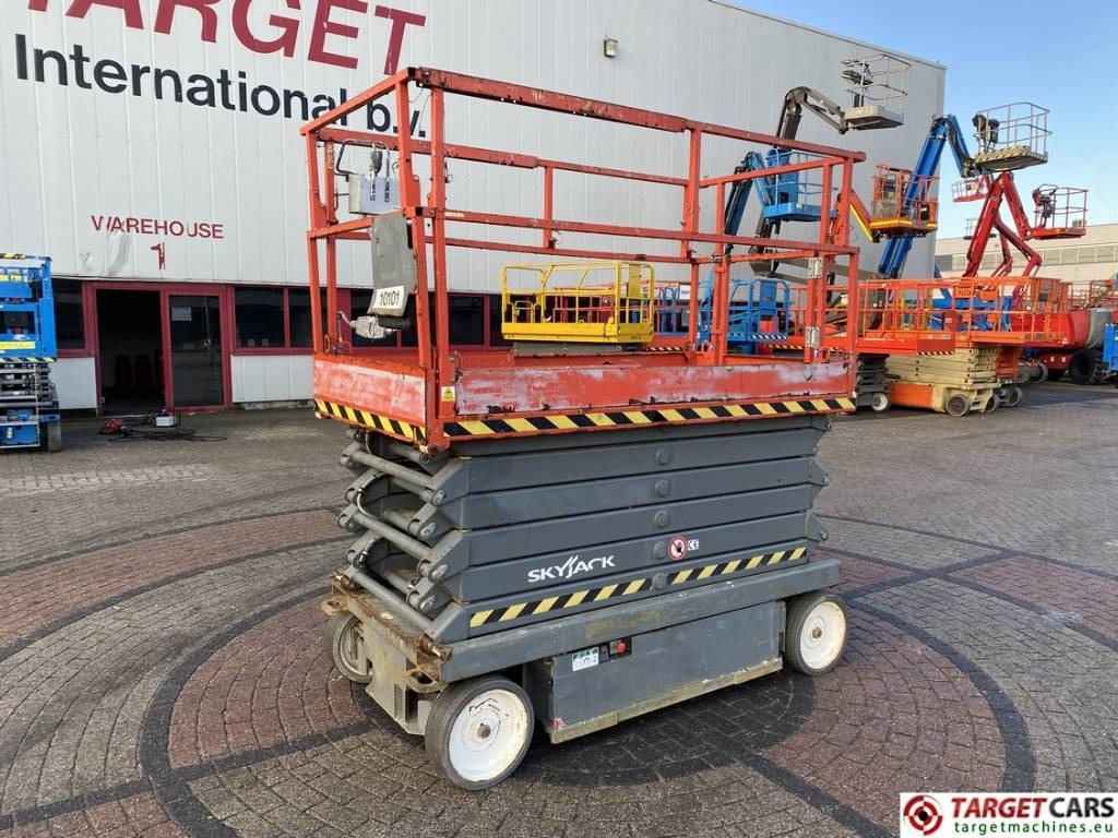 SkyJack SJIII-4740 Electric Scissor 4740 Work Lift 1380cm - Ножничный подъемник: фото 1 SkyJack SJIII-4740 Electric Scissor 4740 Work Lift 1380cm - Ножничный подъемник: фото 1