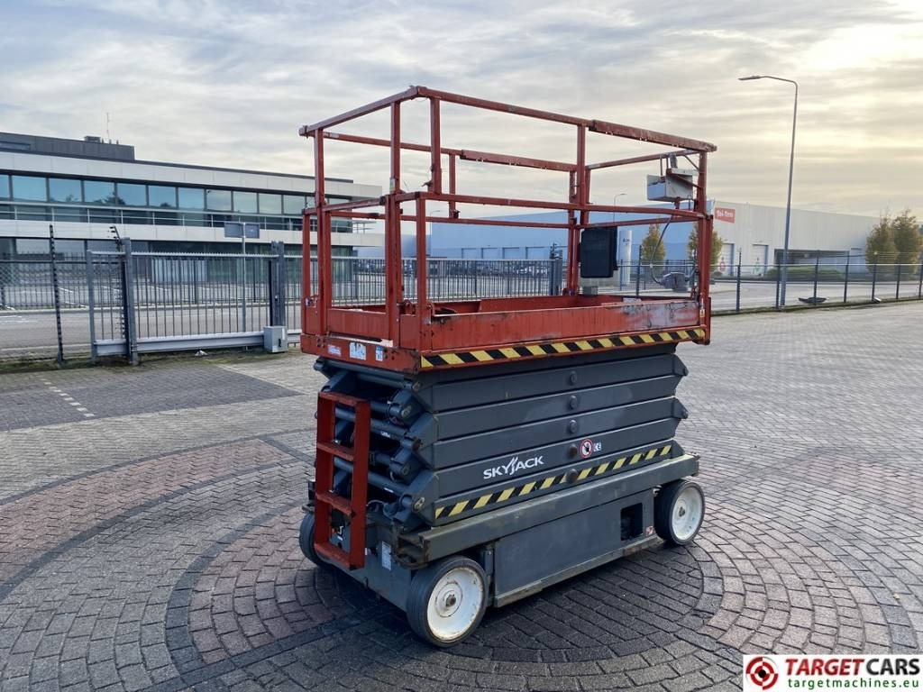 SkyJack SJIII-4740 Electric Scissor 4740 Work Lift 1380cm - Ножничный подъемник: фото 3 SkyJack SJIII-4740 Electric Scissor 4740 Work Lift 1380cm - Ножничный подъемник: фото 3
