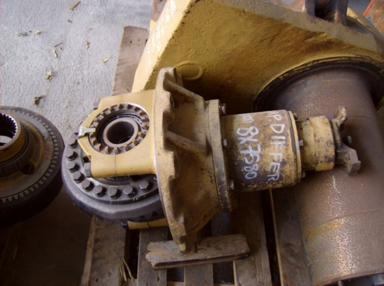 Caterpillar D300D DIFFERENZIALE CON COPPIA CONICA - Дифференциал для Строительной техники: фото 1 Caterpillar D300D DIFFERENZIALE CON COPPIA CONICA - Дифференциал для Строительной техники: фото 1