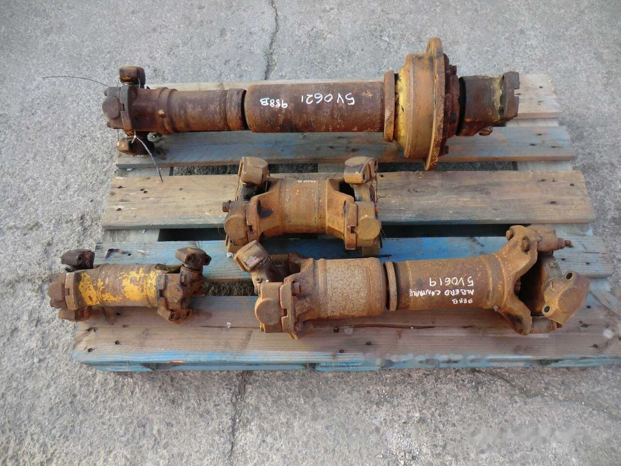 REAR PROPELLER SHAFT (9K2816) CATERPILLAR 988B - Карданный вал для Колёсных погрузчиков: фото 1 REAR PROPELLER SHAFT (9K2816) CATERPILLAR 988B - Карданный вал для Колёсных погрузчиков: фото 1