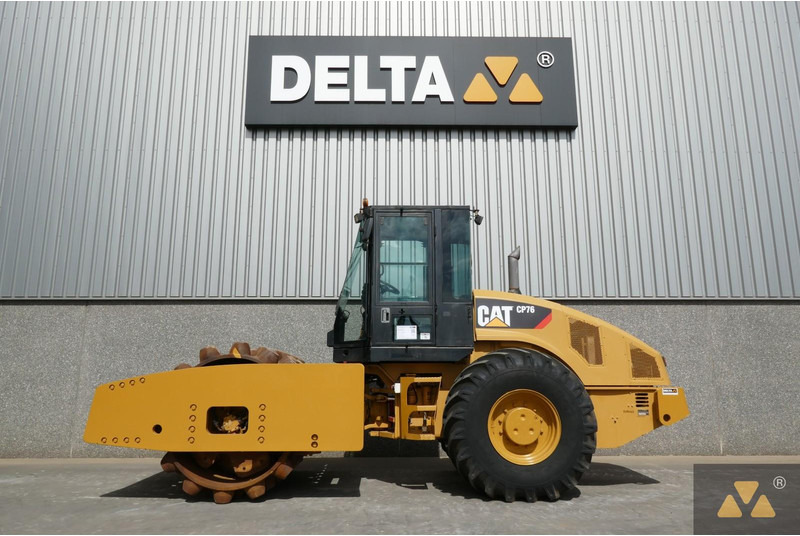 Caterpillar CP76 - Каток: фото 1 Caterpillar CP76 - Каток: фото 1