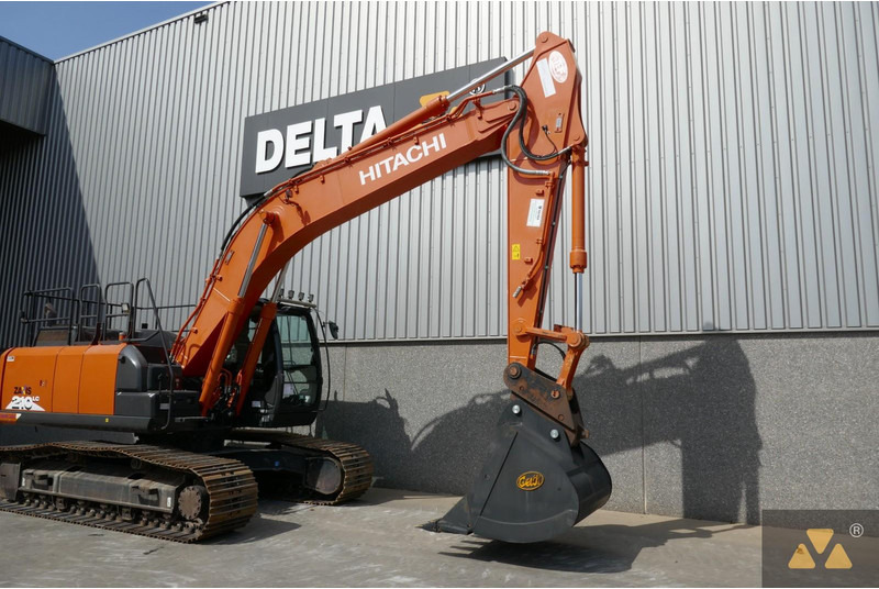 Гусеничный экскаватор Hitachi ZX210LC-6: фото 9 Гусеничный экскаватор Hitachi ZX210LC-6: фото 9