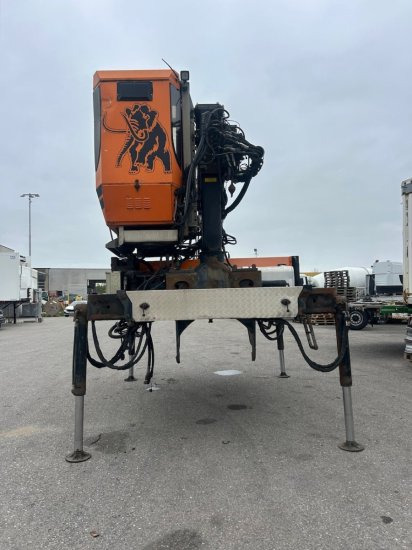 Plateau-Wechselpritsche mit Loglift 140S inkl. Rotator und Greifer - Прицеп-контейнеровоз/ Сменный кузов: фото 5 Plateau-Wechselpritsche mit Loglift 140S inkl. Rotator und Greifer - Прицеп-контейнеровоз/ Сменный кузов: фото 5