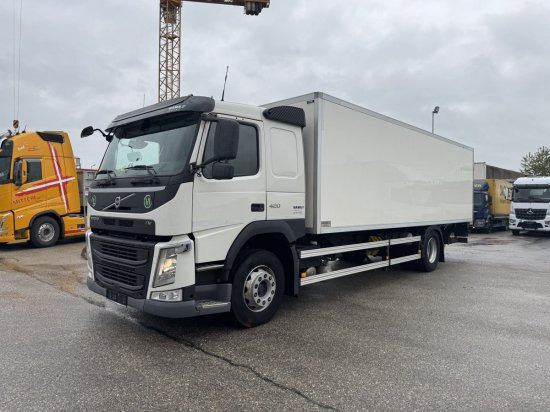 Volvo FM 420, Schlafkabine Koffer mit Ladebordwand - Грузовик с закрытым кузовом: фото 1 Volvo FM 420, Schlafkabine Koffer mit Ladebordwand - Грузовик с закрытым кузовом: фото 1