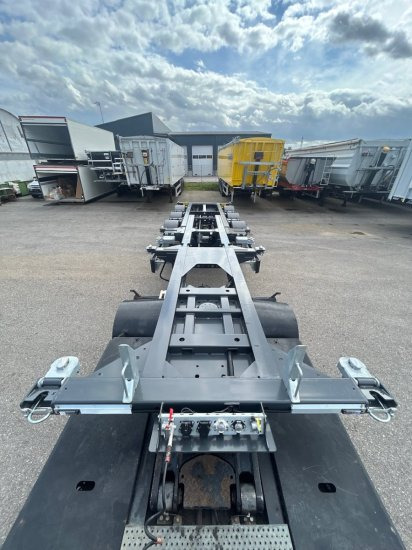 Web Trailer LPRS24 Mitten-Heckschieber 1x20 ft 2x20 ft 1x40ft, - Полуприцеп-контейнеровоз/ Сменный кузов: фото 2 Web Trailer LPRS24 Mitten-Heckschieber 1x20 ft 2x20 ft 1x40ft, - Полуприцеп-контейнеровоз/ Сменный кузов: фото 2