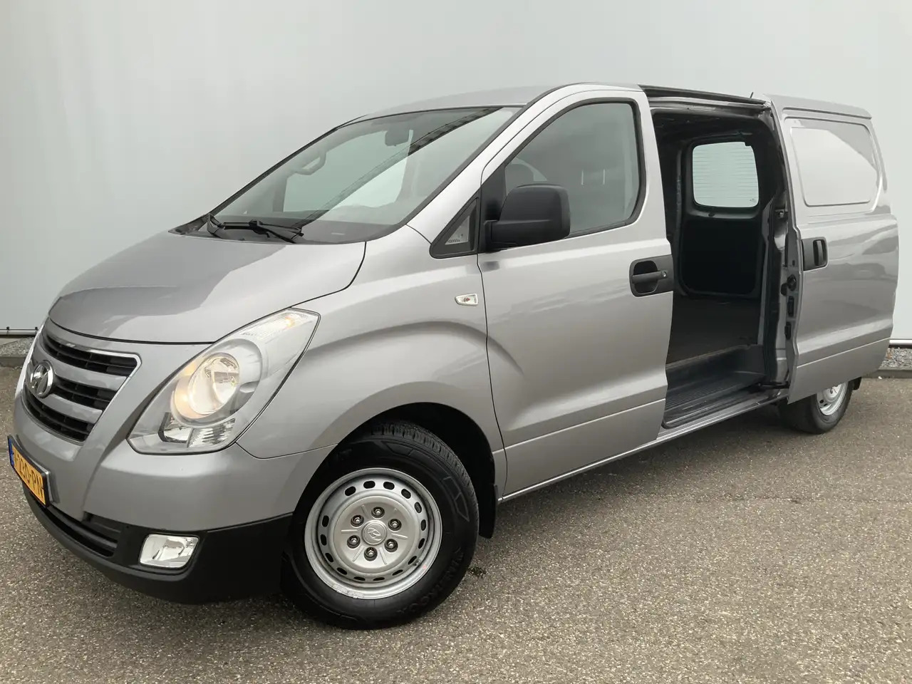 Hyundai H 300 2.5 CRDi Dynamic Dub Schuifdeur Airco Navi 3 Zits - Цельнометаллический фургон: фото 2 Hyundai H 300 2.5 CRDi Dynamic Dub Schuifdeur Airco Navi 3 Zits - Цельнометаллический фургон: фото 2