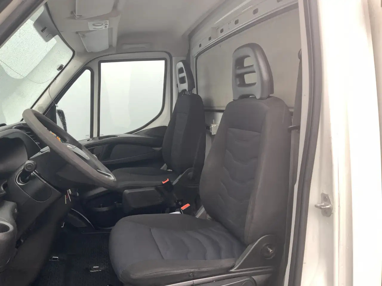 Iveco Daily 35S12 2.3 345 VriesAuto 10 deuren _40 gr onder 0, - Фургон с закрытым кузовом: фото 3 Iveco Daily 35S12 2.3 345 VriesAuto 10 deuren _40 gr onder 0, - Фургон с закрытым кузовом: фото 3