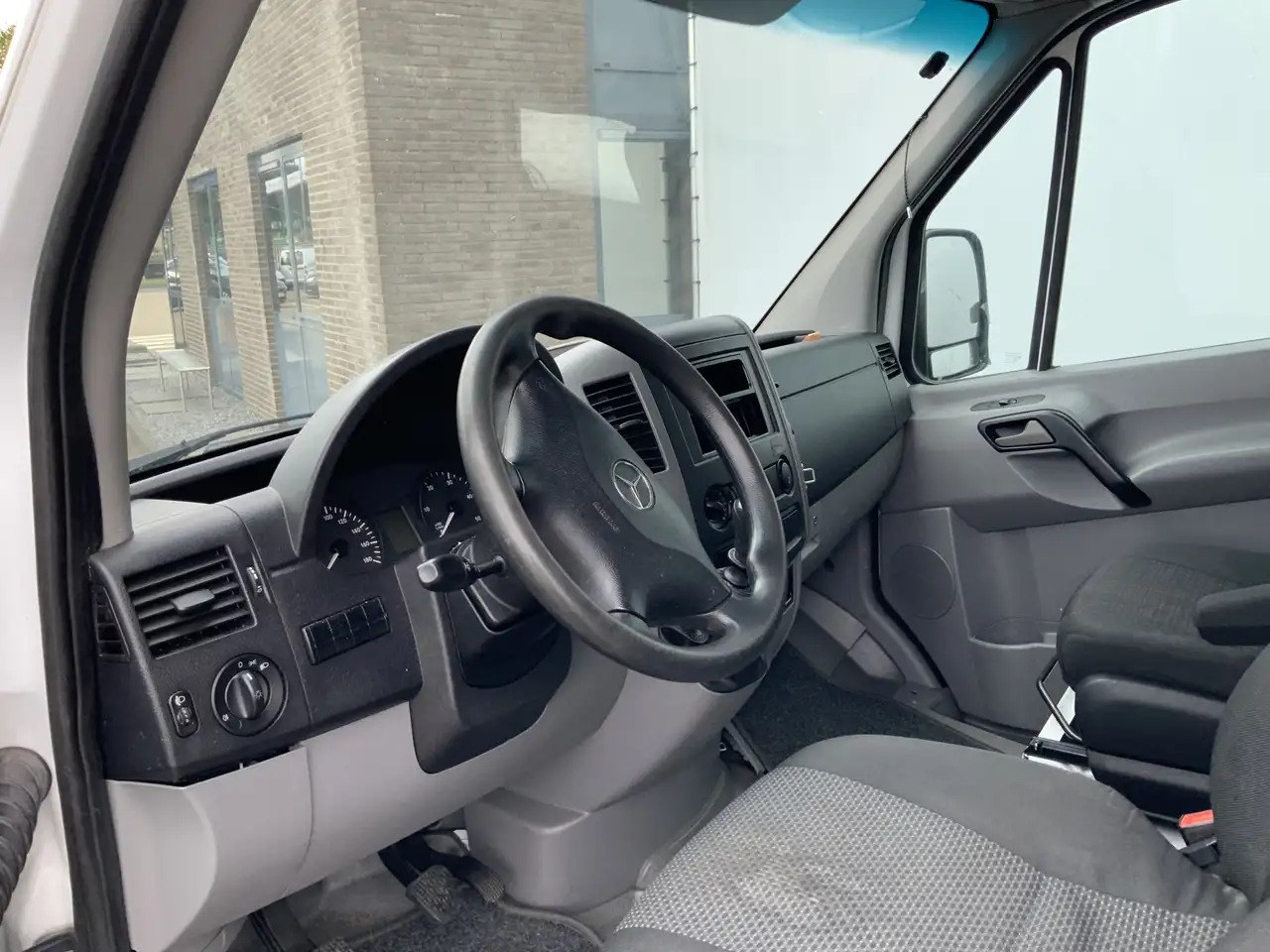 Mercedes-Benz Sprinter 310 2.2 CDI 366 ( Motor Defect ) Vries auto _40gr - Фургон-рефрижератор: фото 5 Mercedes-Benz Sprinter 310 2.2 CDI 366 ( Motor Defect ) Vries auto _40gr - Фургон-рефрижератор: фото 5