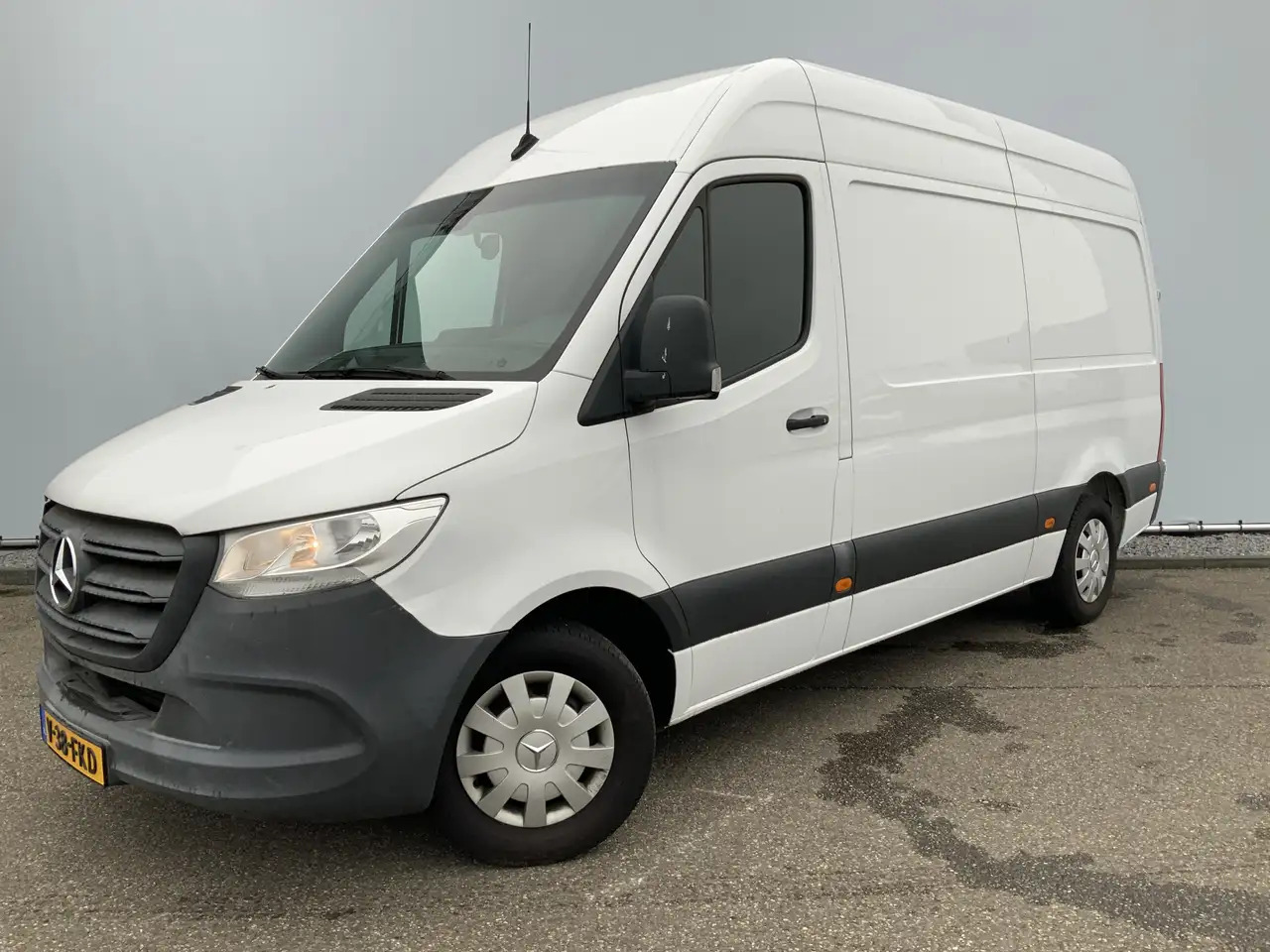 Mercedes-Benz Sprinter 314 2.2 CDI L2H1 EURO VI-D Airco Camera 3 Zits Ext - Цельнометаллический фургон: фото 2 Mercedes-Benz Sprinter 314 2.2 CDI L2H1 EURO VI-D Airco Camera 3 Zits Ext - Цельнометаллический фургон: фото 2