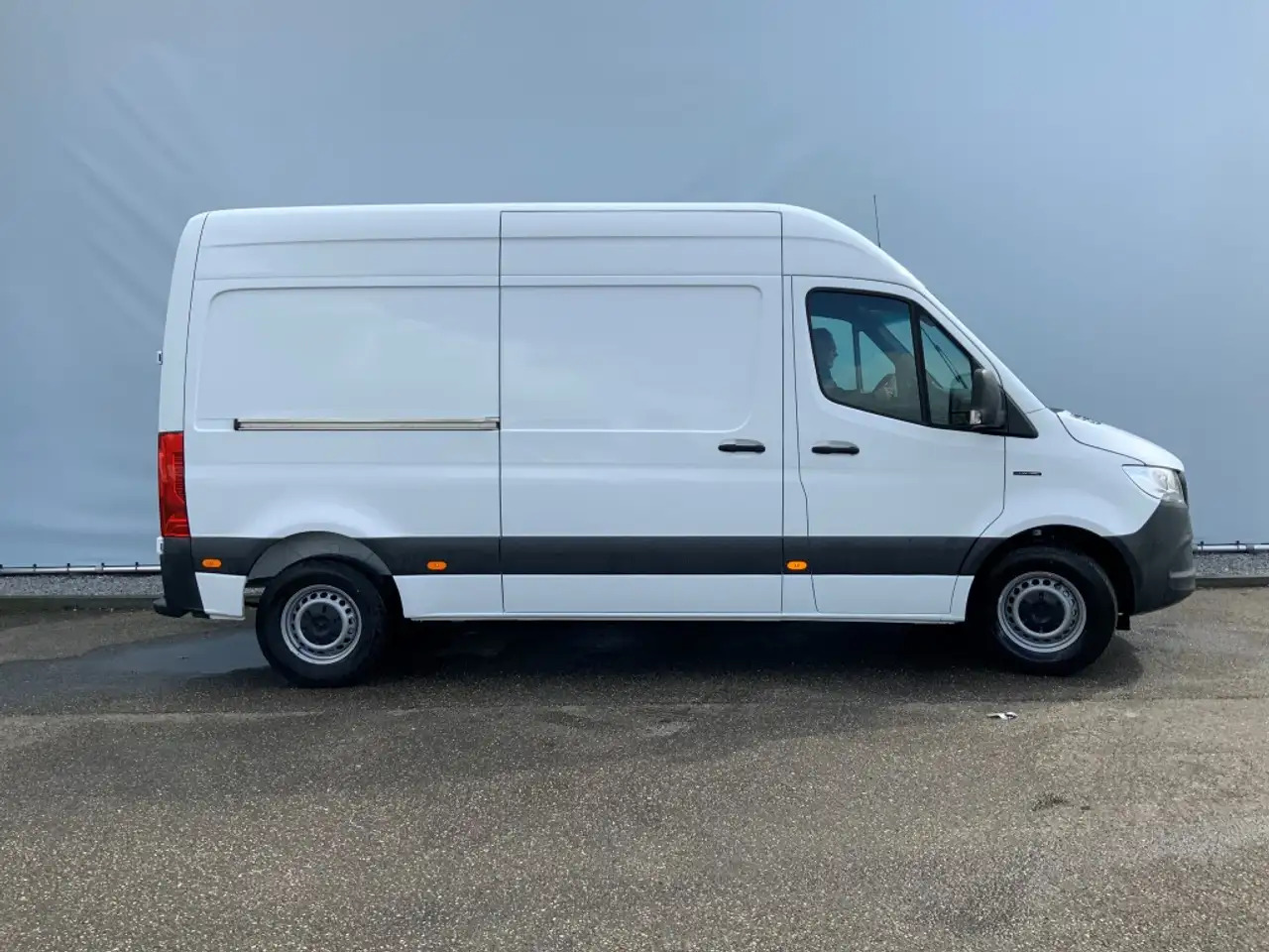 Mercedes-Benz Sprinter E-Sprinter NIEUW !!! L2H2 55 kWh Airco 3 Zits Opst - Цельнометаллический фургон: фото 4 Mercedes-Benz Sprinter E-Sprinter NIEUW !!! L2H2 55 kWh Airco 3 Zits Opst - Цельнометаллический фургон: фото 4