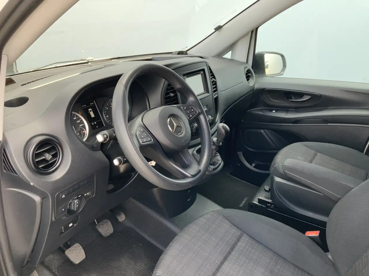 Mercedes-Benz Vito 110 CDI L2 Airco Cruise Navi Scherm Dakrail Euro 6 - Легковой фургон: фото 5 Mercedes-Benz Vito 110 CDI L2 Airco Cruise Navi Scherm Dakrail Euro 6 - Легковой фургон: фото 5