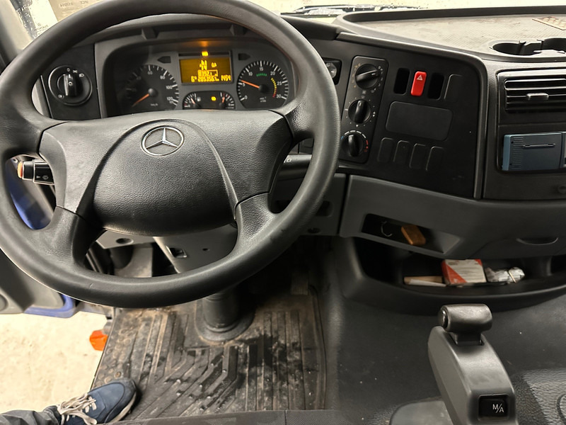 Фото интерьера 3: Рефрижератор Mercedes-Benz Atego 818 Фото интерьера 3: Рефрижератор Mercedes-Benz Atego 818