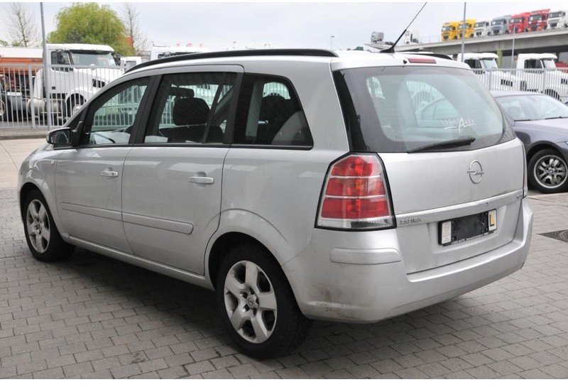 Opel Zafira - Легковой автомобиль: фото 4 Opel Zafira - Легковой автомобиль: фото 4