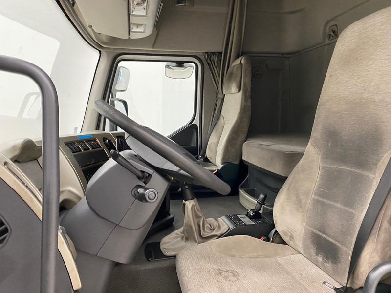 Тентованный грузовик Renault Premium 450 DXi: фото 11 Тентованный грузовик Renault Premium 450 DXi: фото 11