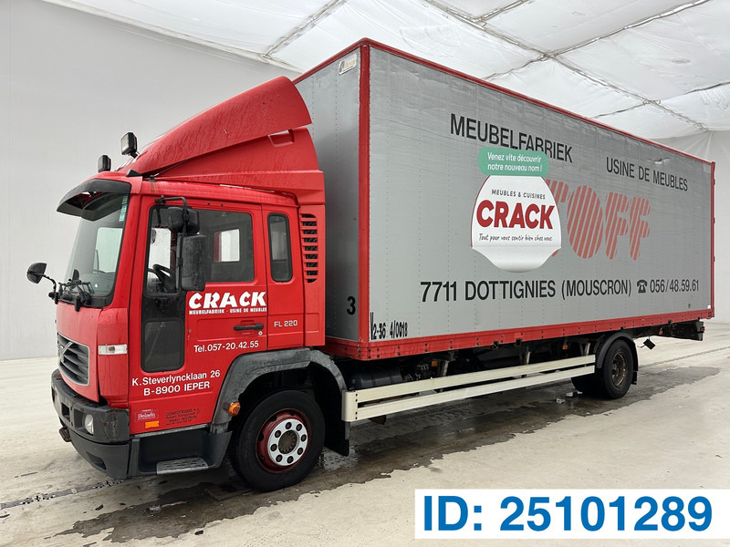 Volvo FL 220 - Грузовик-контейнеровоз/ Сменный кузов: фото 1 Volvo FL 220 - Грузовик-контейнеровоз/ Сменный кузов: фото 1
