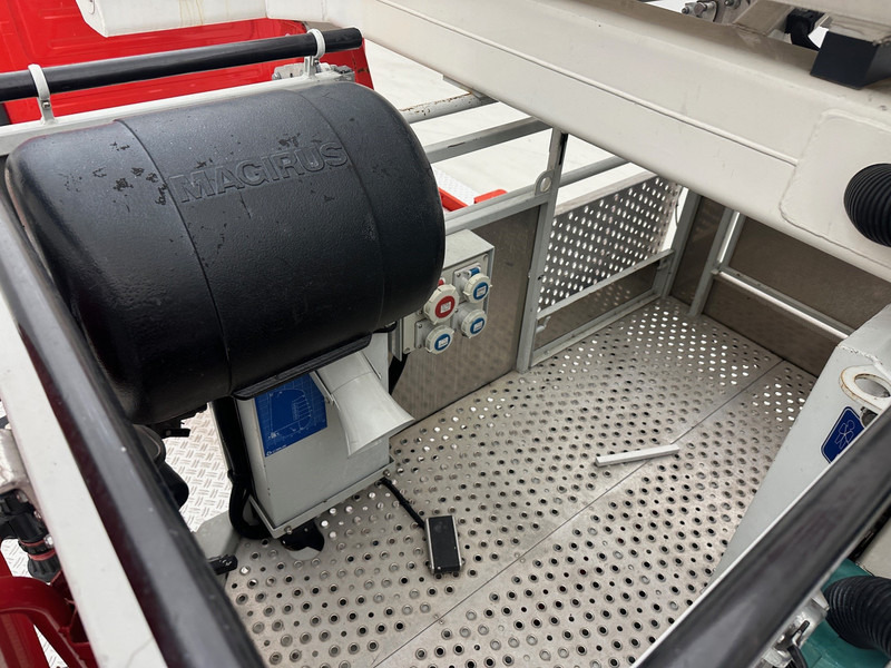 Пожарная машина Volvo MAGIRUS ALP330 - FM 340 - 6x4: фото 16 Пожарная машина Volvo MAGIRUS ALP330 - FM 340 - 6x4: фото 16