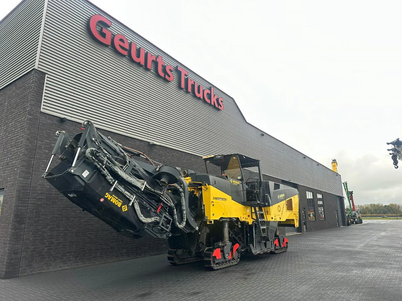 Bomag BM 2200/75 ASFALTFREES / ASPHALT MILLING MACHINE / COLD PLANER - Асфальтоукладочная техника: фото 2 Bomag BM 2200/75 ASFALTFREES / ASPHALT MILLING MACHINE / COLD PLANER - Асфальтоукладочная техника: фото 2