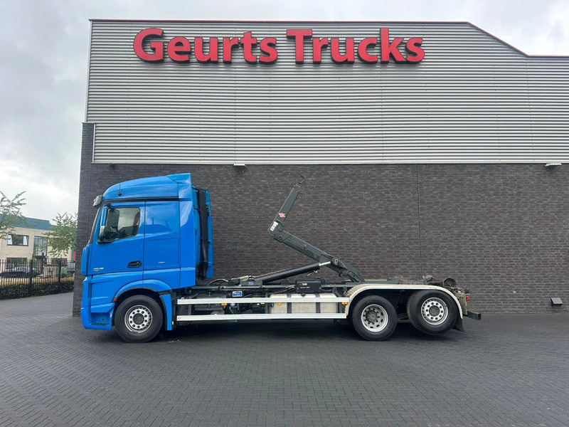 Mercedes-Benz Actros 2545 6X2 MET HIAB MULTILIFT XR21S61 HAAKARMSYSTEEM / ABROLLKIPPER / HOOKLIFT - Крюковой мультилифт: фото 1 Mercedes-Benz Actros 2545 6X2 MET HIAB MULTILIFT XR21S61 HAAKARMSYSTEEM / ABROLLKIPPER / HOOKLIFT - Крюковой мультилифт: фото 1
