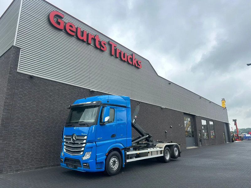 Mercedes-Benz Actros 2545 6X2 MET HIAB MULTILIFT XR21S61 HAAKARMSYSTEEM / ABROLLKIPPER / HOOKLIFT - Крюковой мультилифт: фото 2 Mercedes-Benz Actros 2545 6X2 MET HIAB MULTILIFT XR21S61 HAAKARMSYSTEEM / ABROLLKIPPER / HOOKLIFT - Крюковой мультилифт: фото 2