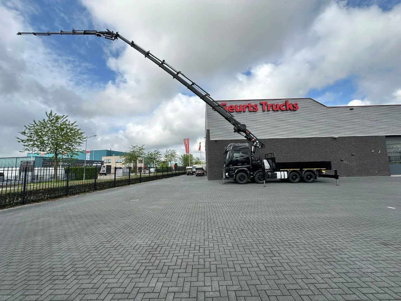 Mercedes-Benz Arocs 3251 8X4 + HIAB 1058 E-8 + JIB 150X-6 JDC - Автоманипулятор: фото 4 Mercedes-Benz Arocs 3251 8X4 + HIAB 1058 E-8 + JIB 150X-6 JDC - Автоманипулятор: фото 4