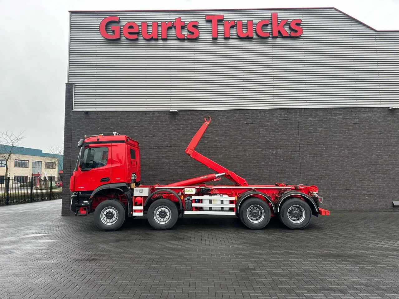 Mercedes-Benz Arocs 8X4 VDL S-30-6600 HAAKARMSYSTEEM/ABROLLKIP - Крюковой мультилифт: фото 1 Mercedes-Benz Arocs 8X4 VDL S-30-6600 HAAKARMSYSTEEM/ABROLLKIP - Крюковой мультилифт: фото 1