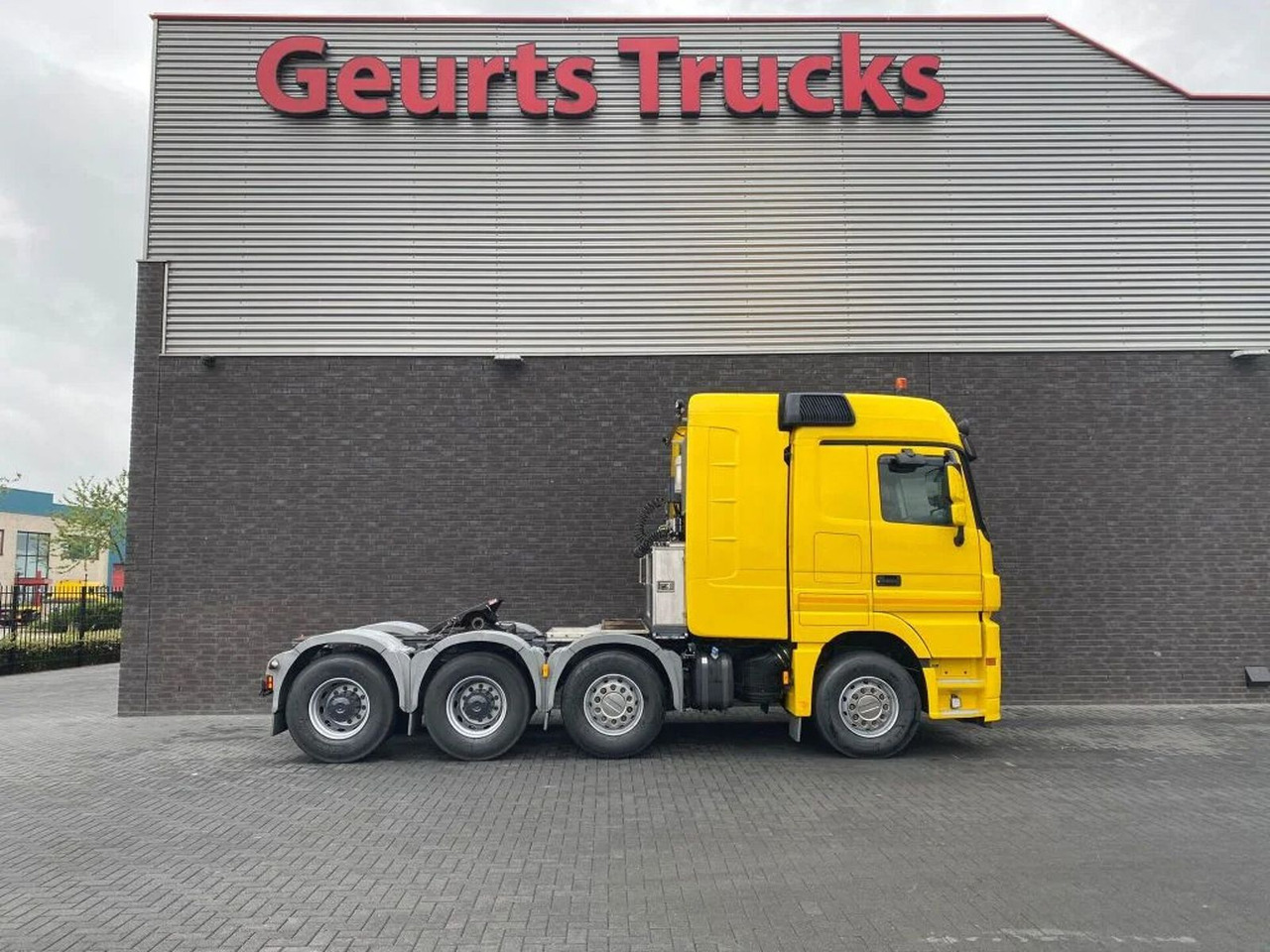 Mercedes-Benz Actros 4165 V8 8X4 SLT TITAN HEAVY DUTY TRACTOR - Тягач: фото 4 Mercedes-Benz Actros 4165 V8 8X4 SLT TITAN HEAVY DUTY TRACTOR - Тягач: фото 4