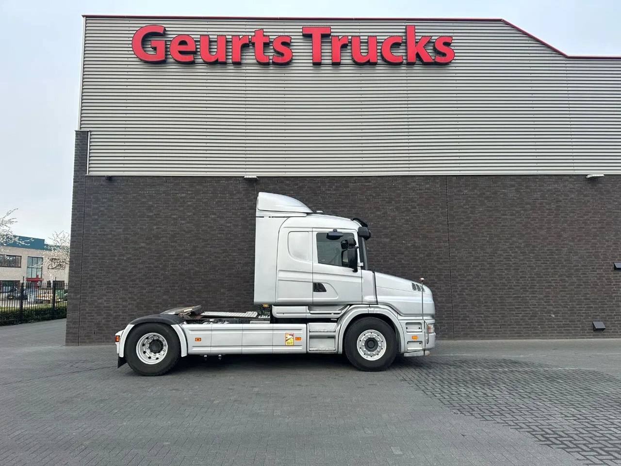 Scania T124-420 LA4X2NA ORIGINAL KM TREKKER MET HYDRAUL - Тягач: фото 4 Scania T124-420 LA4X2NA ORIGINAL KM TREKKER MET HYDRAUL - Тягач: фото 4