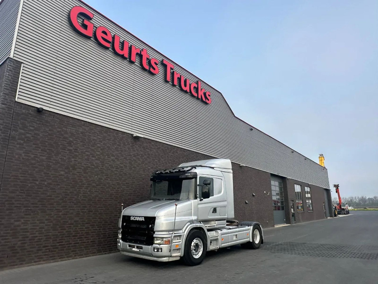 Scania T124-420 LA4X2NA ORIGINAL KM TREKKER MET HYDRAUL - Тягач: фото 2 Scania T124-420 LA4X2NA ORIGINAL KM TREKKER MET HYDRAUL - Тягач: фото 2
