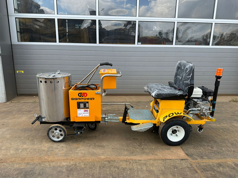 Giga power 860 Road Marking Machine - Асфальтоукладочная техника: фото 1 Giga power 860 Road Marking Machine - Асфальтоукладочная техника: фото 1