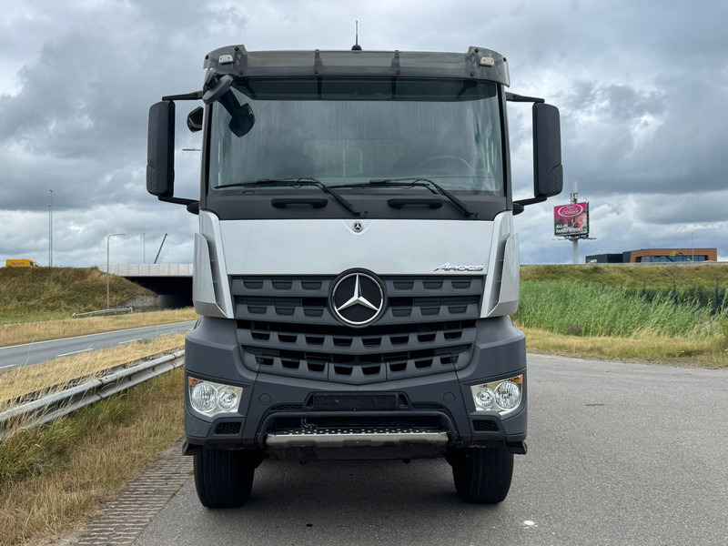 MERCEDESBENZ Arocs 4848 8x8 - Самосвал: фото 5 MERCEDESBENZ Arocs 4848 8x8 - Самосвал: фото 5