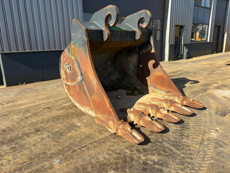 Verachtert HD bucket with teeth CW70 for 374F - Ковш: фото 1 Verachtert HD bucket with teeth CW70 for 374F - Ковш: фото 1