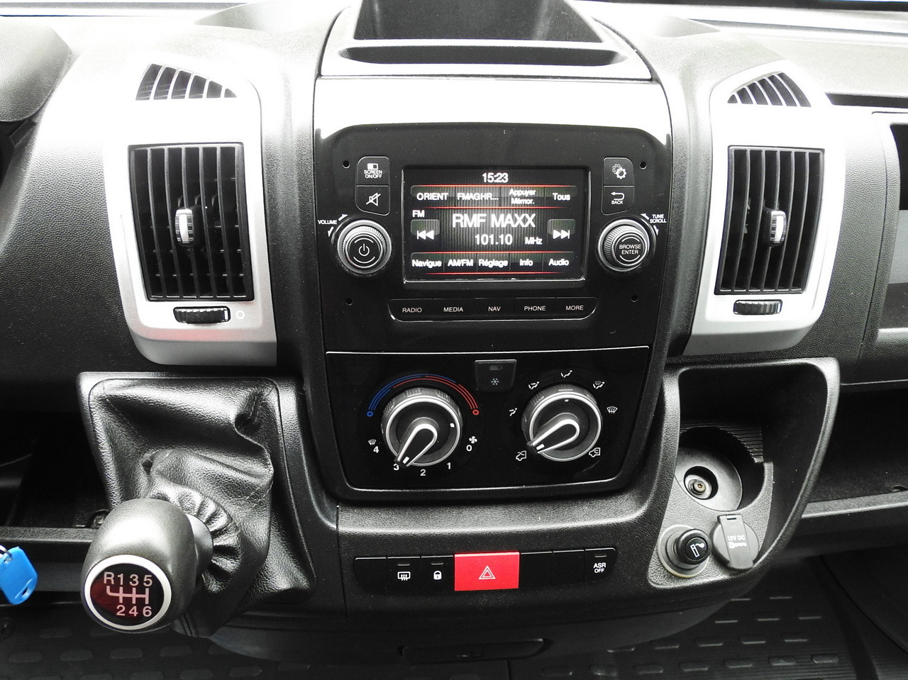 Фургон с закрытым кузовом FIAT DUCATO BOX LIFT 8 PALLETS CRUISE CONTROL NAVIGATION AIR CONDITIONING LED LIGHTS  130HP: фото 36