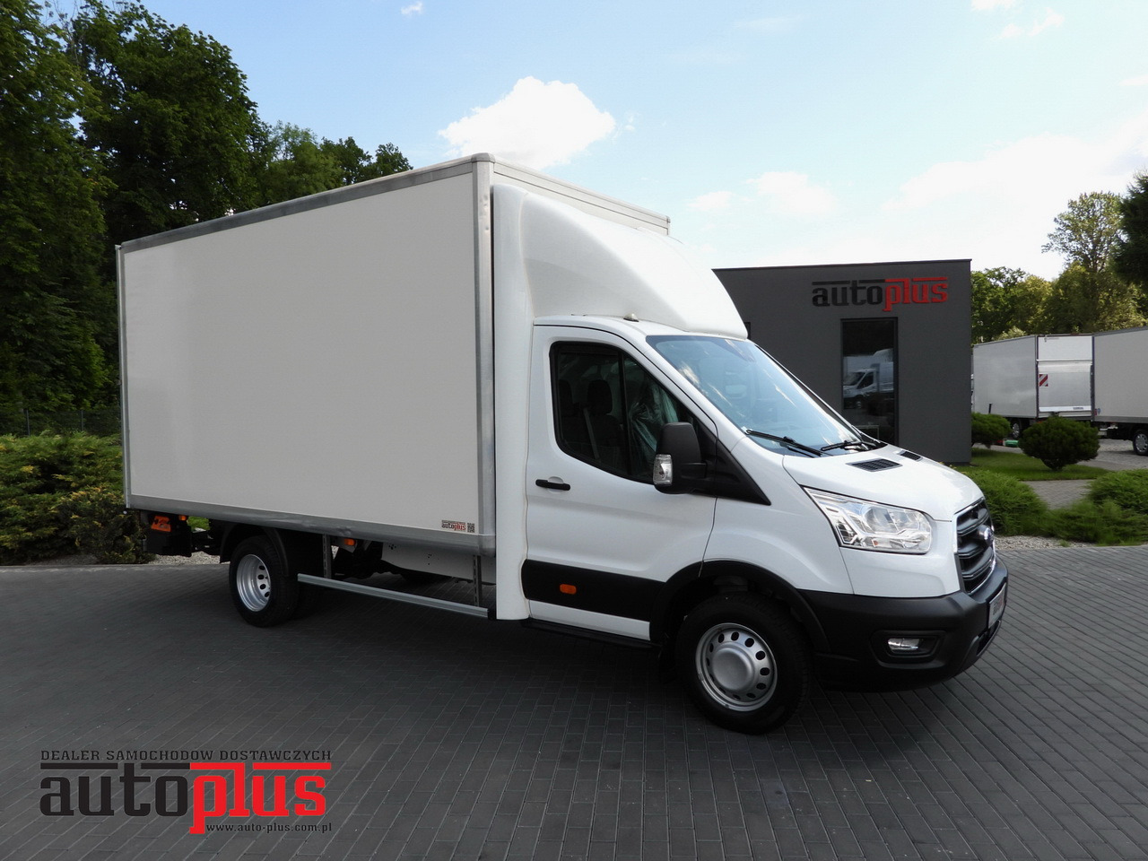 FORD TRANSIT BOX LIFT 8 PALLETS CRUISE CONTROL LED LIGHTS TWIN WHEELS AIR CONDITIONING 130HP - Фургон с закрытым кузовом: фото 1 FORD TRANSIT BOX LIFT 8 PALLETS CRUISE CONTROL LED LIGHTS TWIN WHEELS AIR CONDITIONING 130HP - Фургон с закрытым кузовом: фото 1