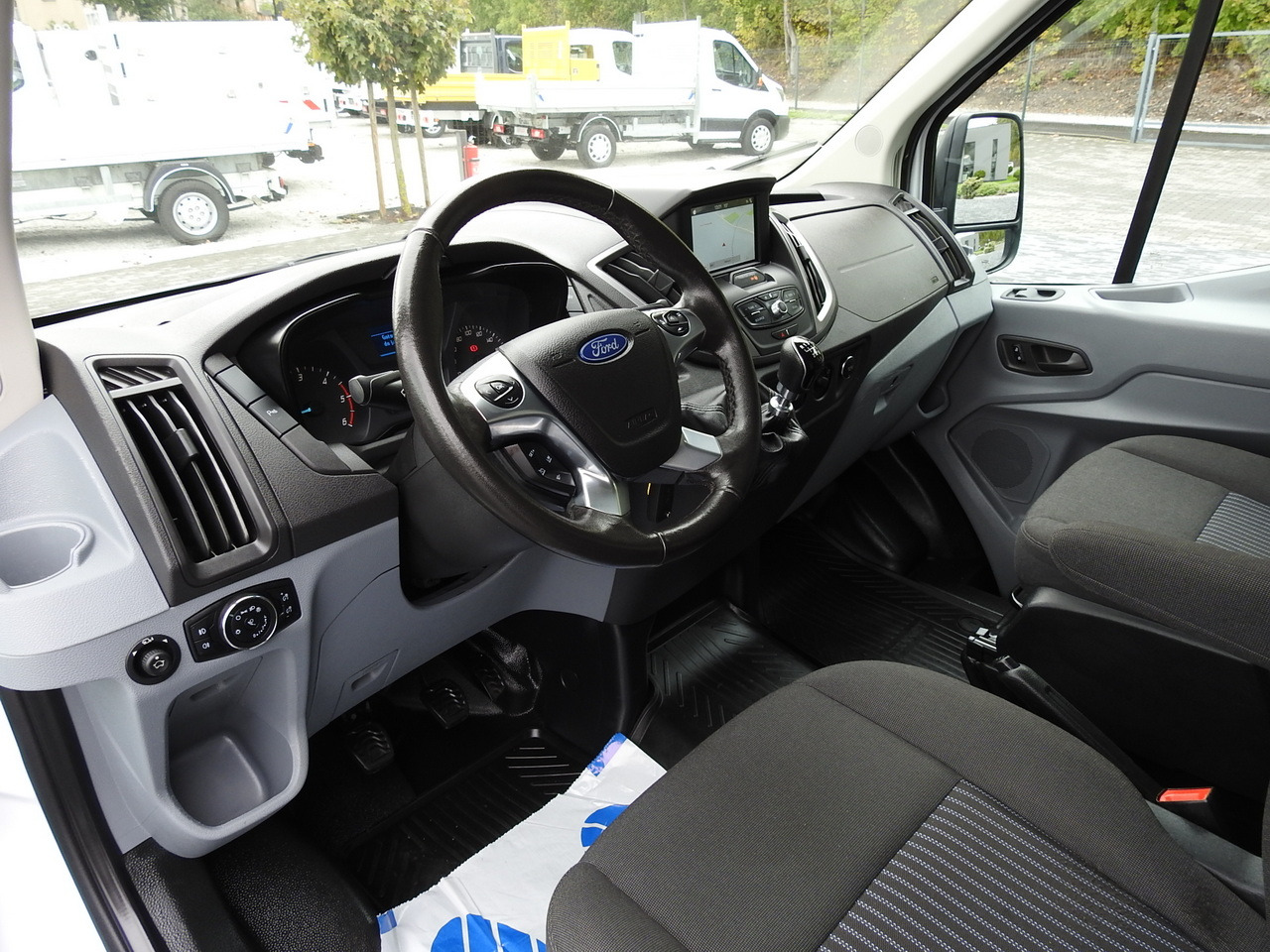 FORD TRANSIT REFRIGERATOR VAN 0*C HEATING FUNCTION POWER SUPPLY 230V CRUISE CONTROL NAVIGATION AIR CONDITIONING LED LIGHTS  130HP - Фургон-рефрижератор: фото 2 FORD TRANSIT REFRIGERATOR VAN 0*C HEATING FUNCTION POWER SUPPLY 230V CRUISE CONTROL NAVIGATION AIR CONDITIONING LED LIGHTS  130HP - Фургон-рефрижератор: фото 2