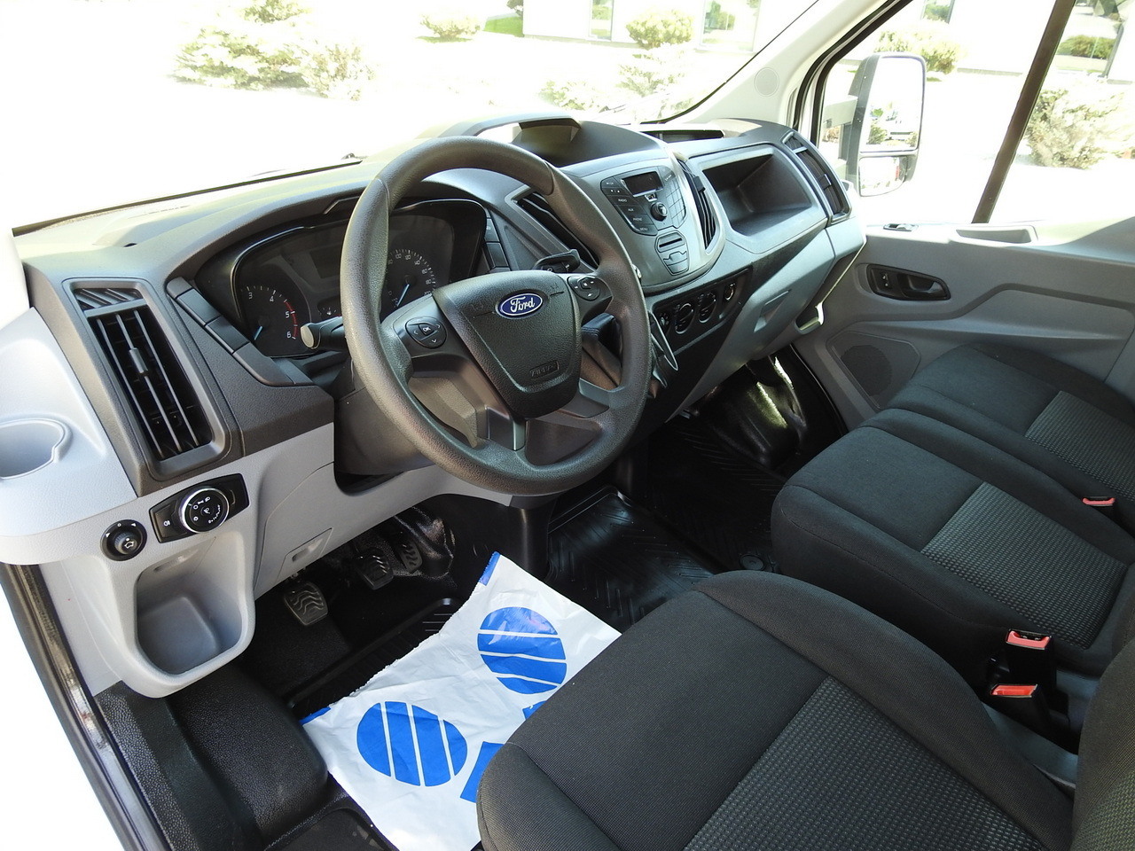 FORD TRANSIT STAKE BODY DOUBLE CABIN DOKA 7 SEATS AIR CONDITIONING 130HP - Грузопассажирский фургон: фото 2 FORD TRANSIT STAKE BODY DOUBLE CABIN DOKA 7 SEATS AIR CONDITIONING 130HP - Грузопассажирский фургон: фото 2