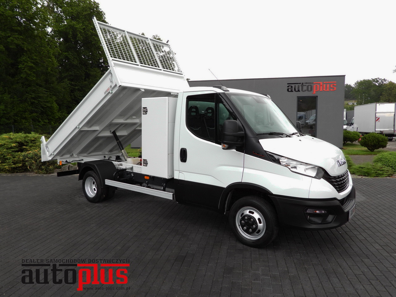 IVECO DAILY 35C16 TIPPER CRUISE CONTROL AIR CONDITIONING TWIN WHEELS 160HP - Малотоннажный самосвал: фото 1 IVECO DAILY 35C16 TIPPER CRUISE CONTROL AIR CONDITIONING TWIN WHEELS 160HP - Малотоннажный самосвал: фото 1