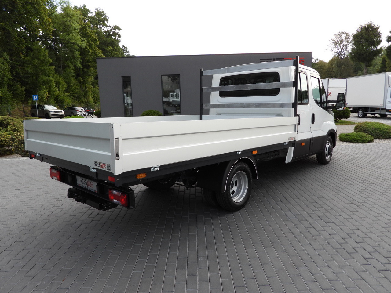 IVECO DAILY 35C17 STAKE BODY DOUBLE CABIN DOKA 7 SEATS CRUISE CONTROL TWIN WHEELS AIR CONDITIONING  170HP - Малотоннажный бортовой грузовик: фото 3 IVECO DAILY 35C17 STAKE BODY DOUBLE CABIN DOKA 7 SEATS CRUISE CONTROL TWIN WHEELS AIR CONDITIONING  170HP - Малотоннажный бортовой грузовик: фото 3