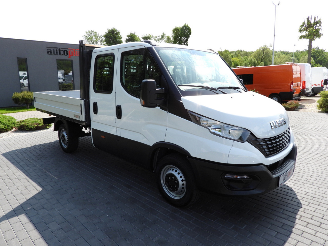IVECO DAILY 35S12 STAKE BODY DOUBLE CABIN DOKA 7 SEATS AIR CONDITIONING  120HP - Грузопассажирский фургон: фото 4 IVECO DAILY 35S12 STAKE BODY DOUBLE CABIN DOKA 7 SEATS AIR CONDITIONING  120HP - Грузопассажирский фургон: фото 4