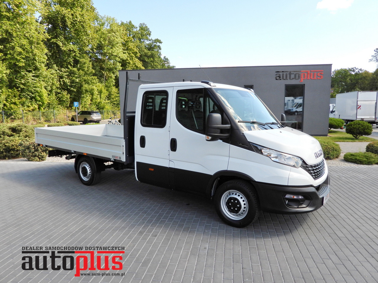 IVECO DAILY 35S14 STAKE BODY DOUBLE CABIN DOKA 7 SEATS CRUISE CONTROL AIR CONDITIONING 135HP - Малотоннажный бортовой грузовик: фото 1 IVECO DAILY 35S14 STAKE BODY DOUBLE CABIN DOKA 7 SEATS CRUISE CONTROL AIR CONDITIONING 135HP - Малотоннажный бортовой грузовик: фото 1