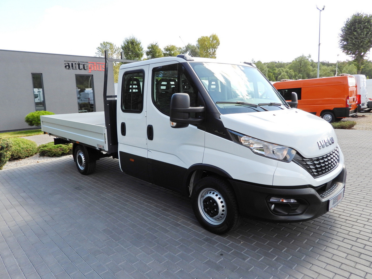 IVECO DAILY 35S14 STAKE BODY DOUBLE CABIN DOKA 7 SEATS CRUISE CONTROL AIR CONDITIONING 135HP - Грузопассажирский фургон: фото 4 IVECO DAILY 35S14 STAKE BODY DOUBLE CABIN DOKA 7 SEATS CRUISE CONTROL AIR CONDITIONING 135HP - Грузопассажирский фургон: фото 4
