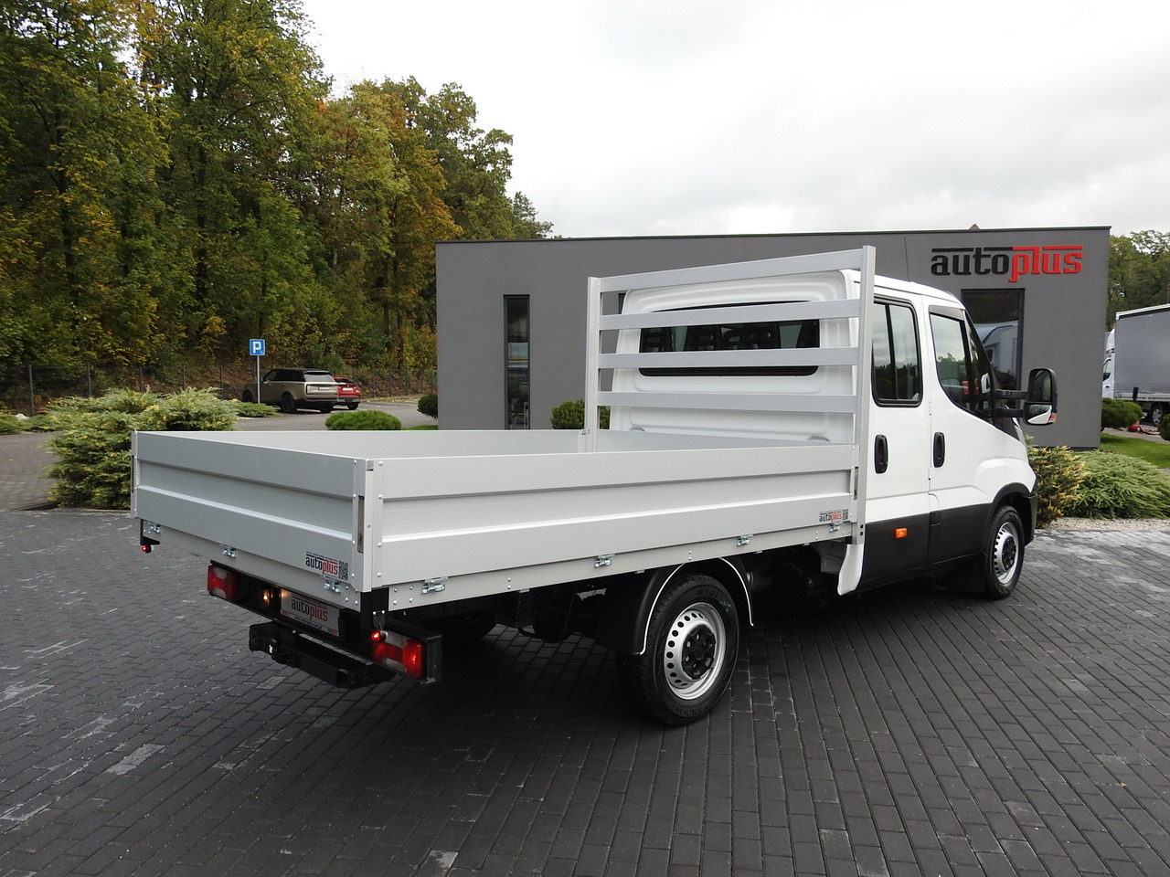 IVECO DAILY 35S15 STAKE BODY DOUBLE CABIN DOKA 7 SEATS AIR CONDITIONING  150HP - Грузопассажирский фургон: фото 3 IVECO DAILY 35S15 STAKE BODY DOUBLE CABIN DOKA 7 SEATS AIR CONDITIONING  150HP - Грузопассажирский фургон: фото 3