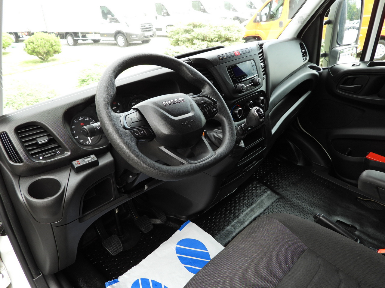 IVECO DAILY 35S18 TARPAULIN LIFT 10 PALLETS WEBASTO CRUISE CONTROL PNEUMATICS AIR CONDITIONING 180HP - Тентованный фургон: фото 2 IVECO DAILY 35S18 TARPAULIN LIFT 10 PALLETS WEBASTO CRUISE CONTROL PNEUMATICS AIR CONDITIONING 180HP - Тентованный фургон: фото 2