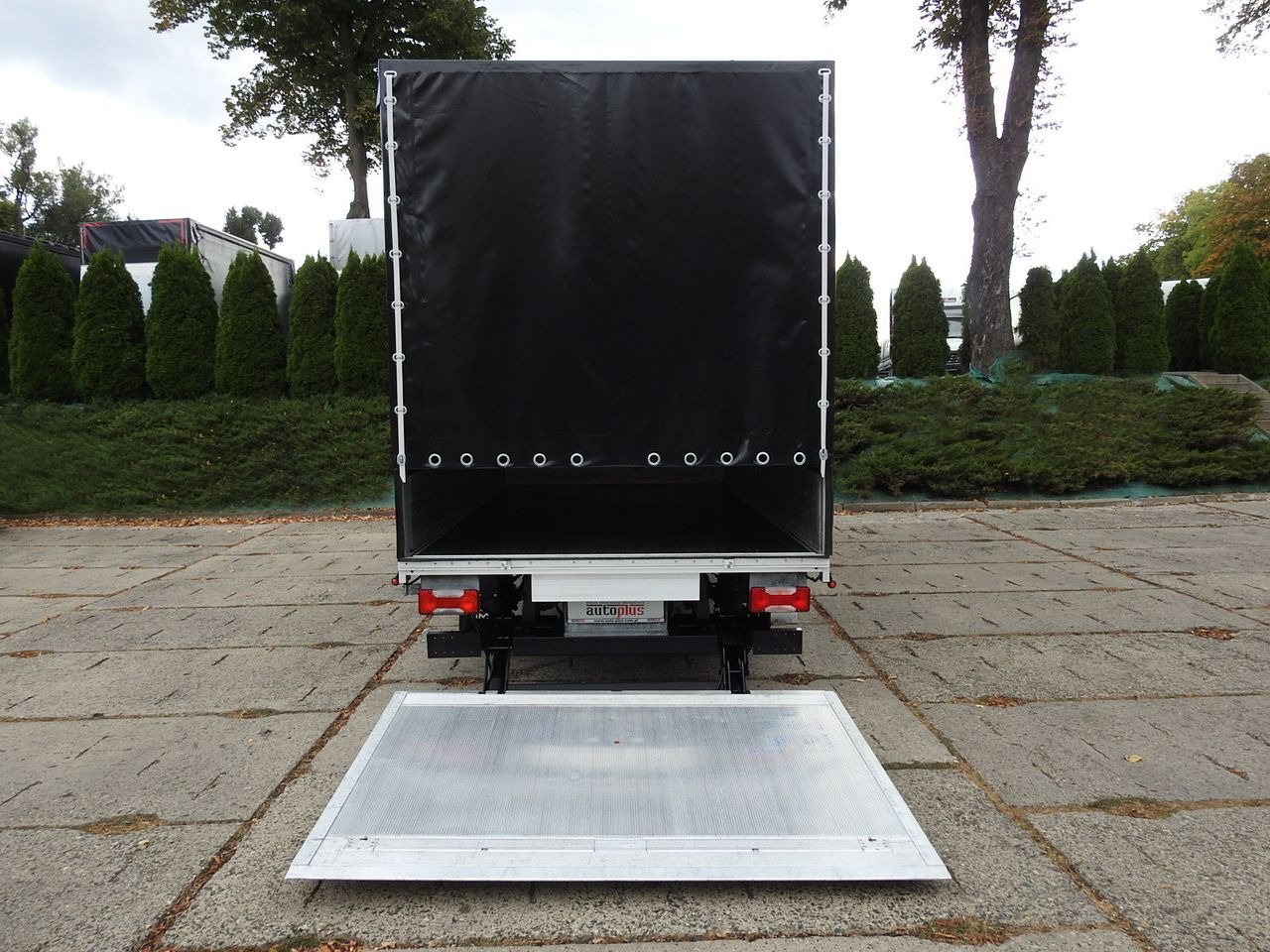Тентованный фургон IVECO DAILY 35S18 TARPAULIN LIFT 8 PALLETS CRUISE CONTROL AIR CONDITIONING  180HP: фото 13