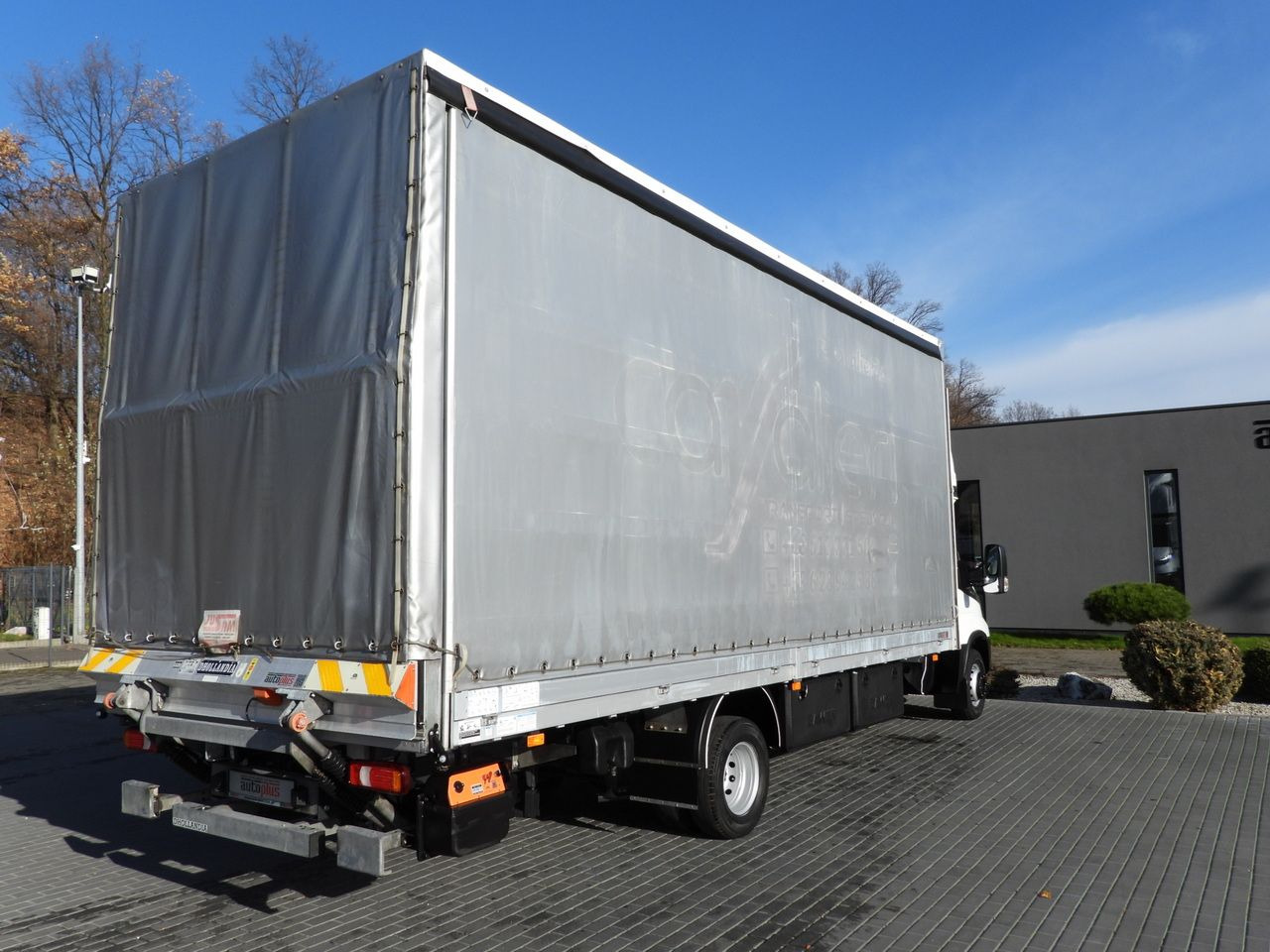 IVECO DAILY 70C18 TARPAULIN LIFT 16 PALLETS WEBASTO CRUISE CONTROL NAVIGATION LED LIGHTS PNEUMATICS AUTOMATIC TRANSMISSION HI-MATIC TWIN WHEELS AIR CONDITIONING 180HP - Тентованный грузовик: фото 3 IVECO DAILY 70C18 TARPAULIN LIFT 16 PALLETS WEBASTO CRUISE CONTROL NAVIGATION LED LIGHTS PNEUMATICS AUTOMATIC TRANSMISSION HI-MATIC TWIN WHEELS AIR CONDITIONING 180HP - Тентованный грузовик: фото 3
